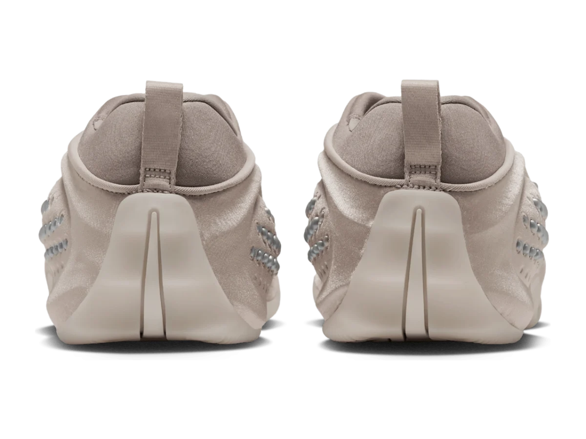 Women's Nike First Sight Shadow heels with pull loops and cream sole