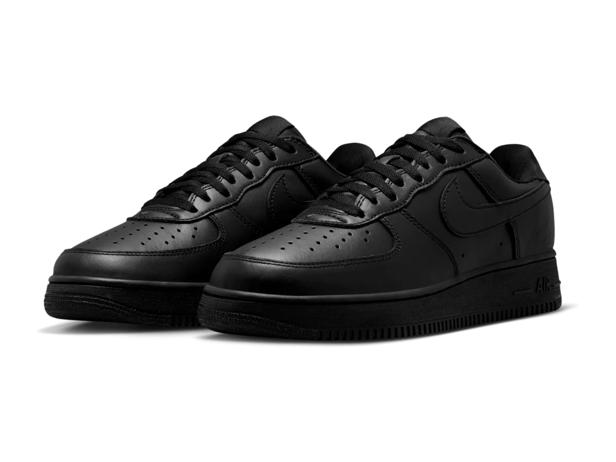 Pair of Nike Air Force 1 '01 in all black