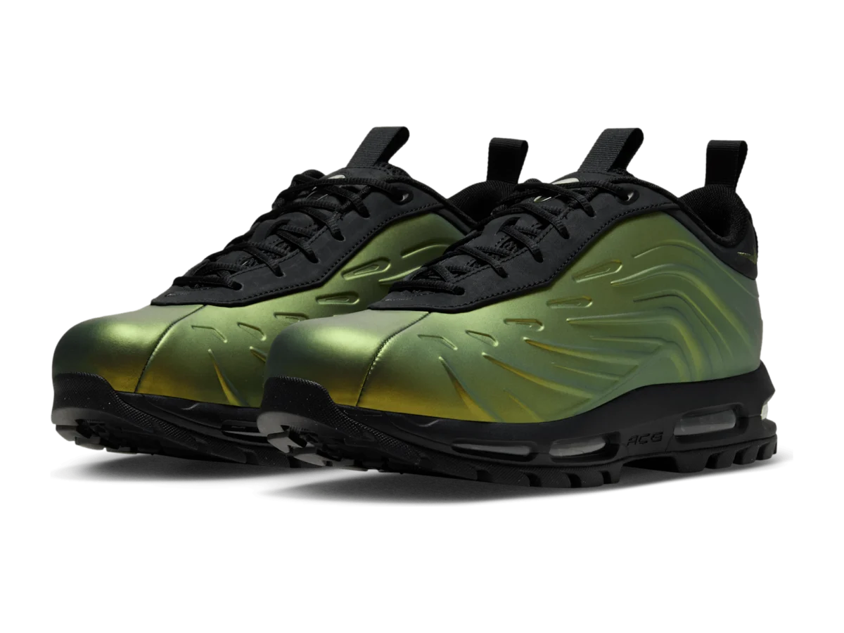 Nike Goadome Low Foam Metallic Gold, the pair from the front three-quarter